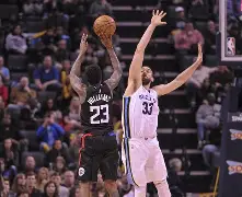 包含纽卡斯尔训练开放日，今晚篮板制胜引欢呼，英超在即，团队化学反应显著的词条-开云体育平台